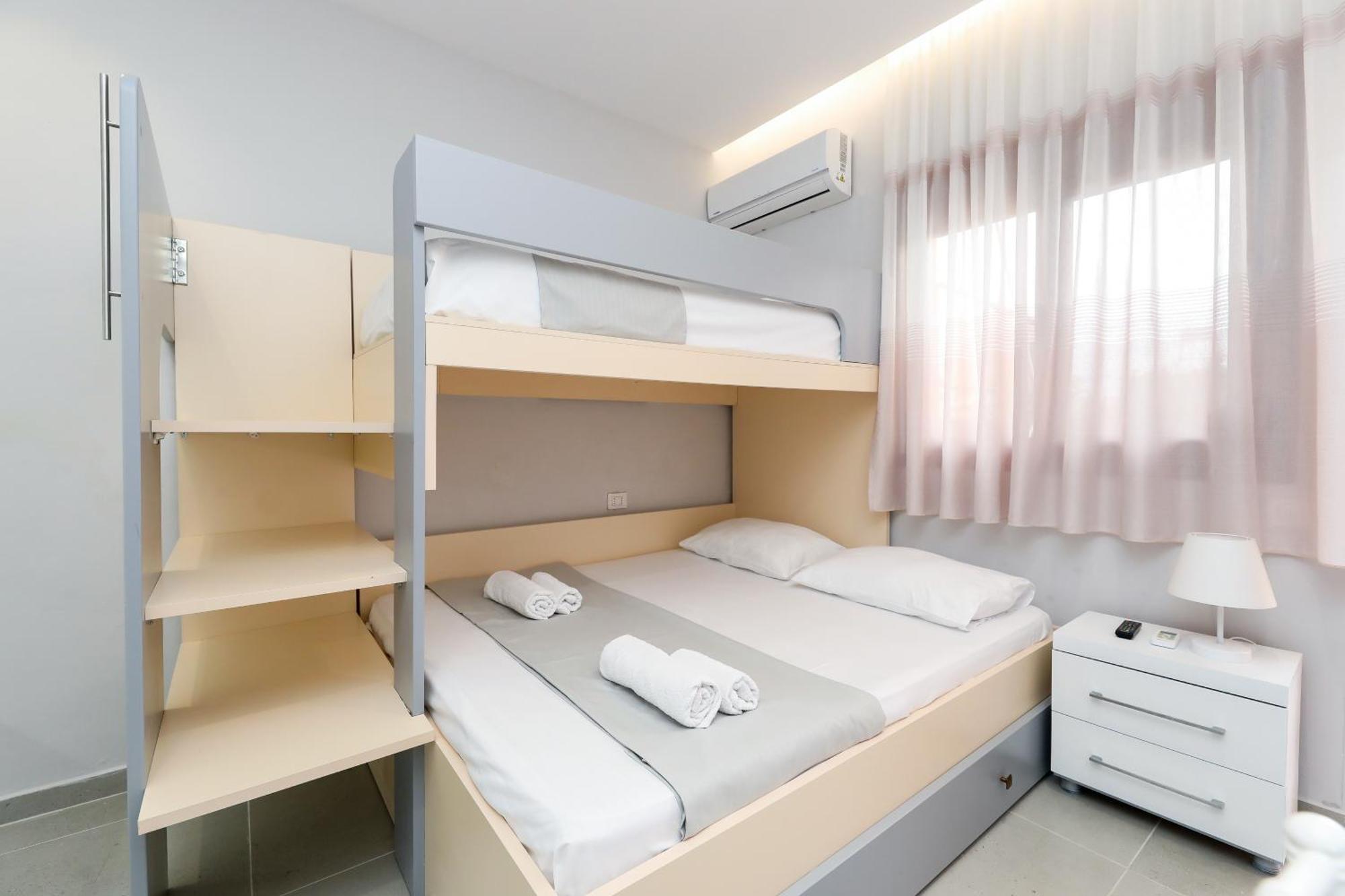 Vila Feliz - Premium Rooms With Free Private Parking Wlora Zewnętrze zdjęcie