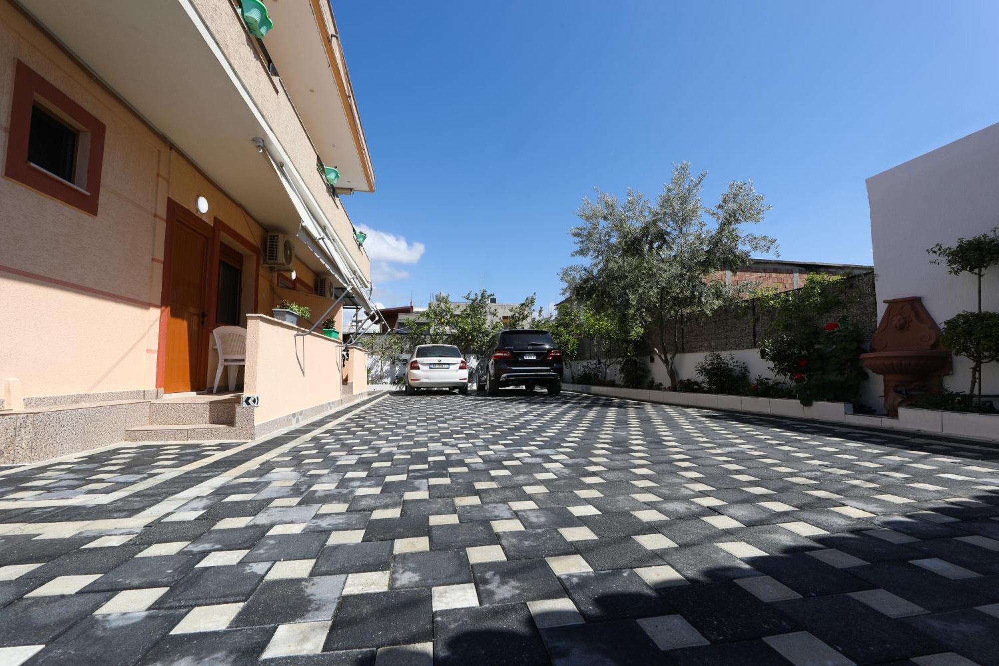 Vila Feliz - Premium Rooms With Free Private Parking Wlora Zewnętrze zdjęcie